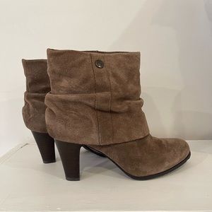 BCBG suede ankle booties in gray-brown size 9